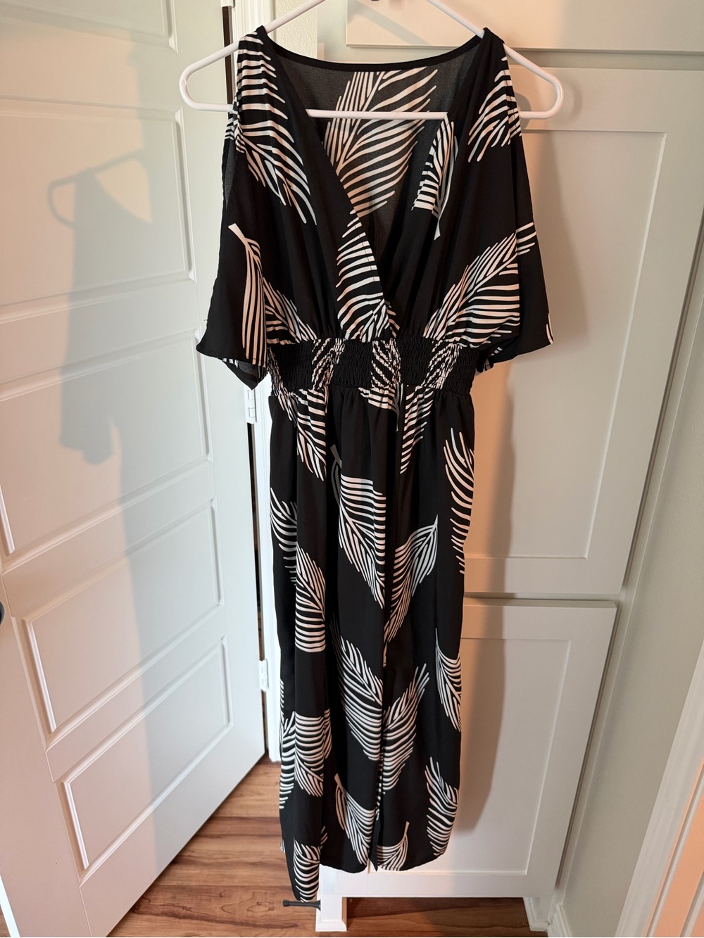 Black & White Leaf-Print Women's Maxi Dress